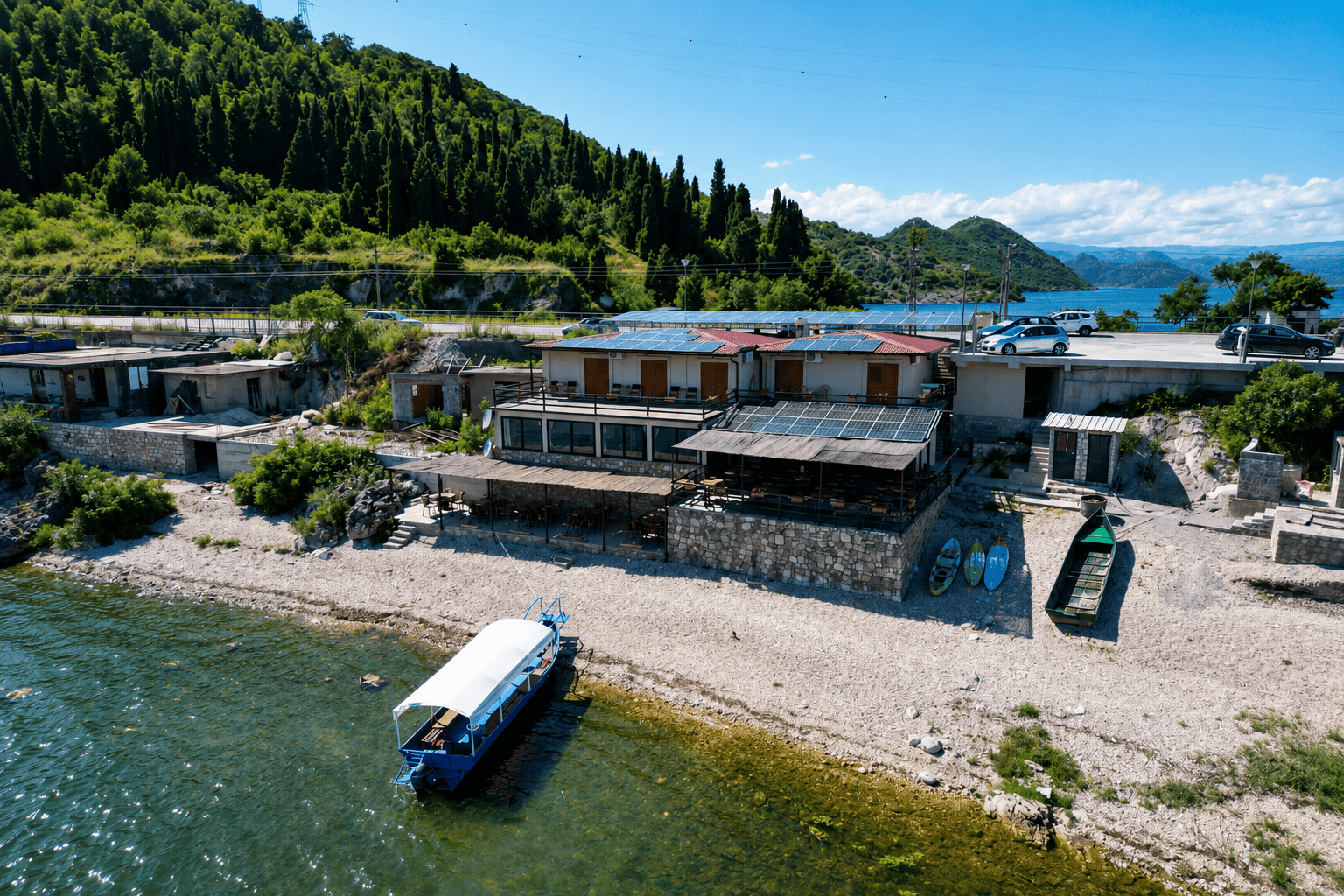 Četiri apartmana iznad restorana Konoba Starčevo na obali jezera